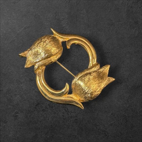 Monet Vintage Gold Brooch Pin Tulip Motif Oval Design Jewelry - Picture 4 of 6